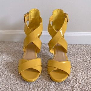 Size: 8, Color: Mustard yellow, Height: 4 1/2 inches, Brand: Shoedazzle